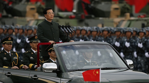 ínský prezident Chu in-tchao na vojenské pehlídce v Hongkongu