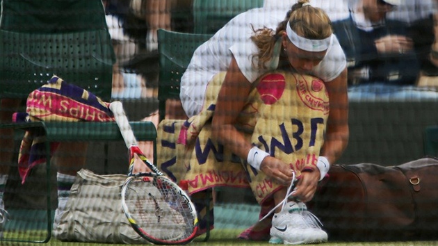 ZAVÁZAT TKANIKU A DO BOJE. Petra Kvitová ve Wimbledonu.