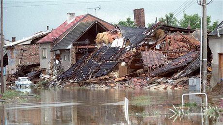 Znien Troubky na Perovsku pi povodnch v roce 1997.