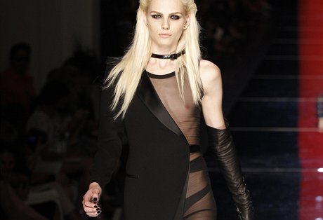 Model Andrej Pejic na pehldce Jean Paul Gaultier haute couture podzim - zima...