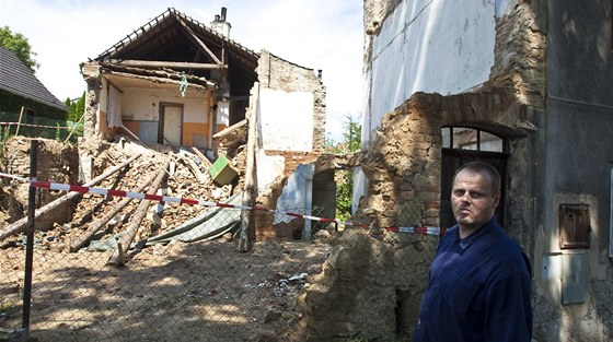 V ulici Horní Dubina se zítila pední ást rodinného domku. Na podmáené pd