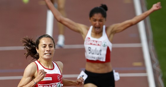 Olympijská vítzka v bhu na 1 500 metr Asli Cakirová-Alptekinová elí obvinní z dopingu u od dubna.