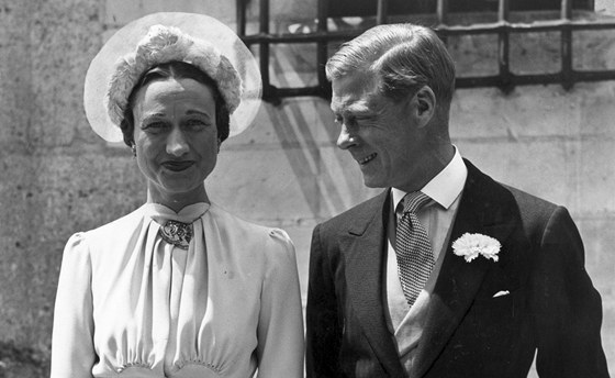 Wallis Simpsonová s manelem Edwardem, který se kvli jejich satku vzdal...