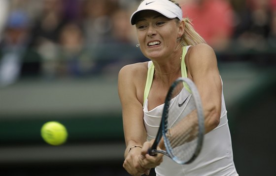 SNAHA. Maria arapovová v osmifinále Wimbledonu proti Sabin Lisické.