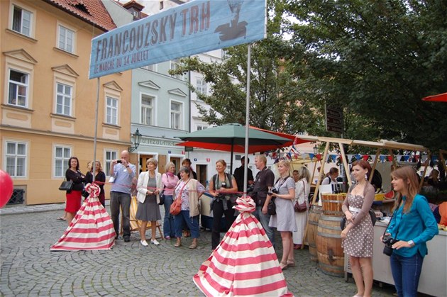 Tradiní francouzský trh Le marché du 14 Juillet.