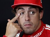 TENTOKRT TO NEVYLO. Pilot stje Ferrari Fernando Alonso na tiskov konferenci