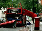 Torzo autobusu po teroristickch tocch na Londn 7. ervence 2005 