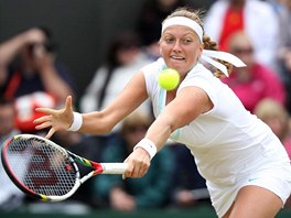 TO ZVLDNU. Petra Kvitov v osmifinle Wimbledonu.