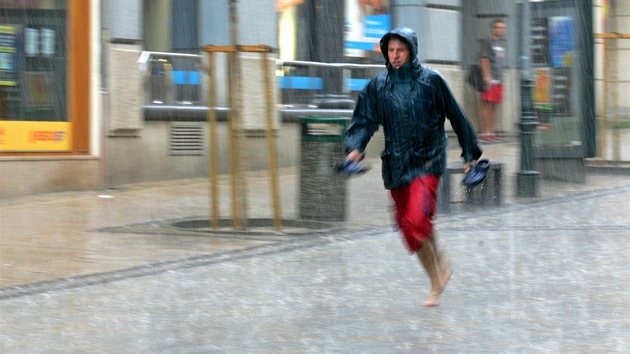 Déšť zasáhl odpoledne Karlovy Vary. (6. července 2012) Déšť zasáhl odpoledne Karlovy Vary. (6. července 2012)
