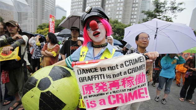 Protesty proti optovnému sputní 3. reaktoru v japonské jaderné elektrárn...