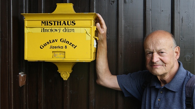 Hans Ginzel se po smrti svého známého bratra Gustava stará o Hnojový dům na Hans Ginzel se po smrti svého známého bratra Gustava stará o Hnojový dům na