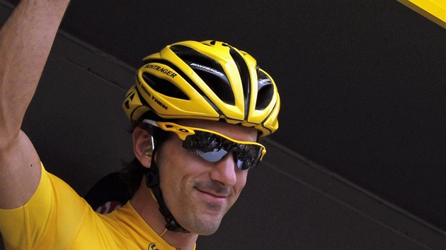 BONJOUR. Fabian Cancellara, ldr Tour de France, zdrav divky na startu 2. etapy.