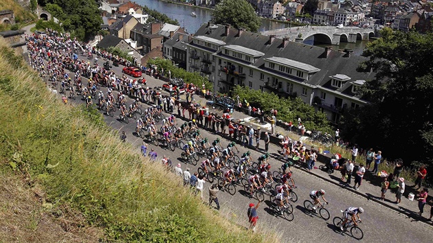 cyklistick peloton ve 2. etap Tour de France