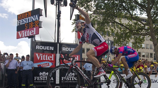 EUFORIE. Nmecký cyklista André Greipel ovládl dojezd 4. etapy Tour de France