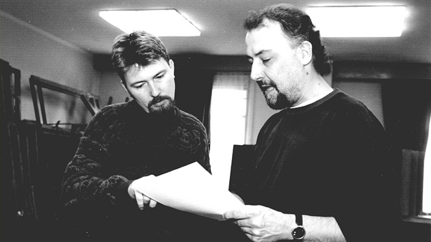 Jan Fiar (vpravo) s reisérem Radovanem Lipusem zkouejí v prosinci 2000 hru