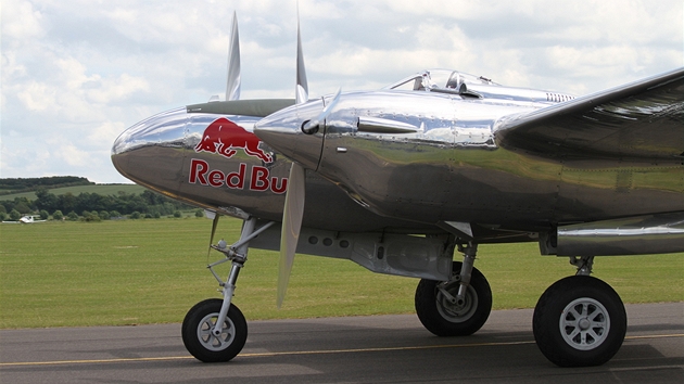 Sobota 30.6. 2012 -   Lockheed P-38 Lightning pedvedl vzorné bojové obraty. Je