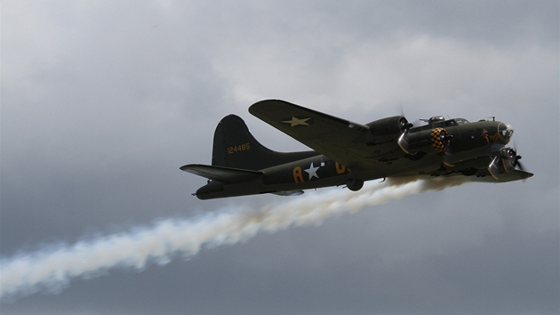 Sobota 30.6. 2012 - Memphisská kráska zasaena. Boeing B-17 létající pevnost,