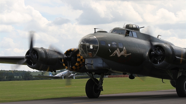 Sobota 30.6. 2012 - Memphisská kráska zasaena. Boeing B-17 létající pevnost,
