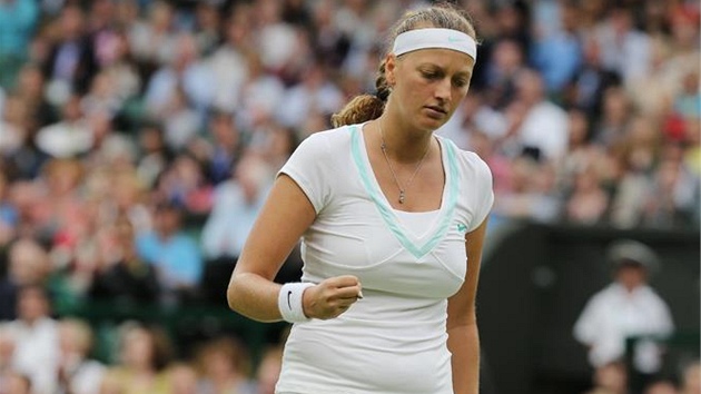 JET ZABOJUJU! Petra Kvitová ve tvrtfinále Wimbledonu.