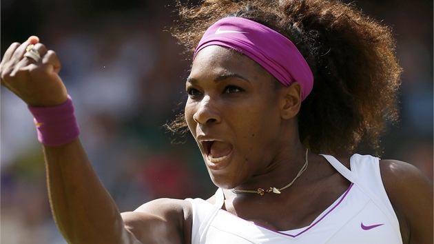 TAKHLE HRAJU JÁ! Serena Williamsová v semifinále Wimbledonu.