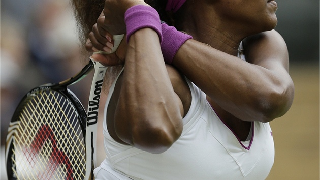 COPAK VYHLÍŽÍ? Serena Williamsová ve wimbledonském finále. COPAK VYHLÍŽÍ? Serena Williamsová ve wimbledonském finále.