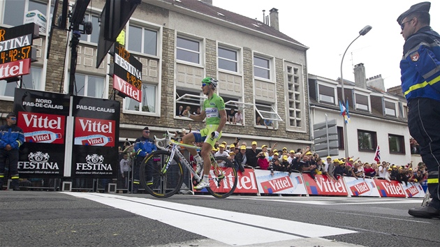 POHODIKA. Peter Sagan projd vtzn clem tet etapy Tour de France 2012.