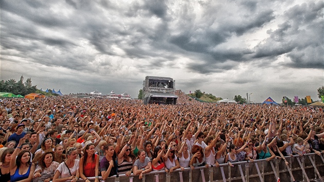 Koncert skupiny The Kooks tsn ped boukou. (5. ervence 2012)