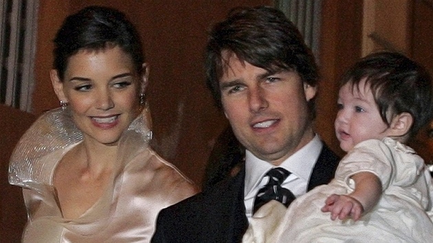 Katie Holmesová, Tom Cruise a jejich dcera Suri (ím, 16. listopadu 2006)