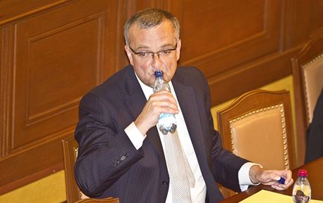 Ministr financí Miroslav Kalousek bhem schze Snmovny. (18. ervence 2012)
