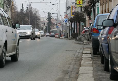 Hustý provoz na Praské tíd v hradecké ásti Kukleny.