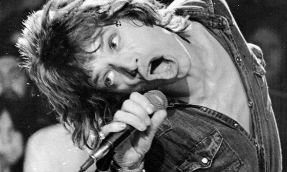 Mick Jagger pi vystoupení Rolling Stones v roce 1972