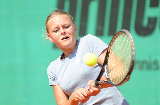 DCERA SLAVNÉHO OTCE. eská juniorská tenistka Dominika Paterová hraje na grandslamovém US Open.