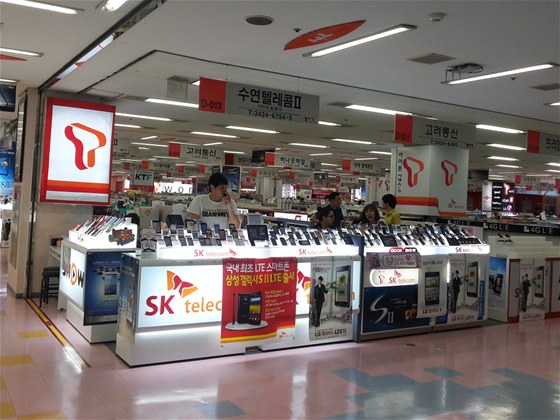 Nkupn centrum s mobilnmi telefony v Soulu