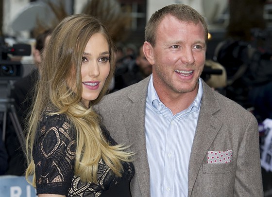 Guy Ritchie a jeho thotná partnerka Jacqui Ainsleyová (Londýn, 18. ervence...