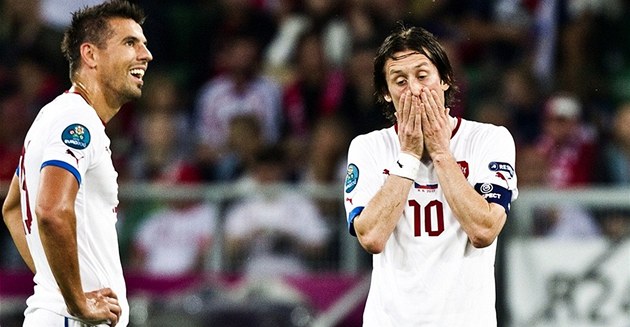 ROZPAKY. Milan Baroš (vlevo) a Tomáš Rosický po dvougólové sprše v prvním ROZPAKY. Milan Baroš (vlevo) a Tomáš Rosický po dvougólové sprše v prvním