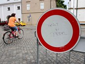 Kvůli přestavbě křižovatky ulic Na Střelnici, Dobrovského a Studentská na... Kvůli přestavbě křižovatky ulic Na Střelnici, Dobrovského a Studentská na...