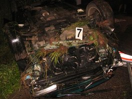 Pevrcen Citroen Xsara po nehod u Kumburskho jezdu na Jinsku (17.