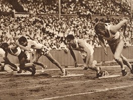 SPRINTEI. Takhle v roce 1948 startovali sprintei v bhu na 100 m.