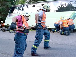 Hasii zajistili autobus proti pdu ze srzu a asistovali pi vyprotn.