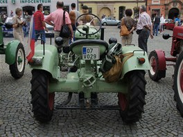 Historické traktory na pehlídce veterán v Chebu