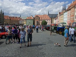 Historické traktory na pehlídce veterán v Chebu