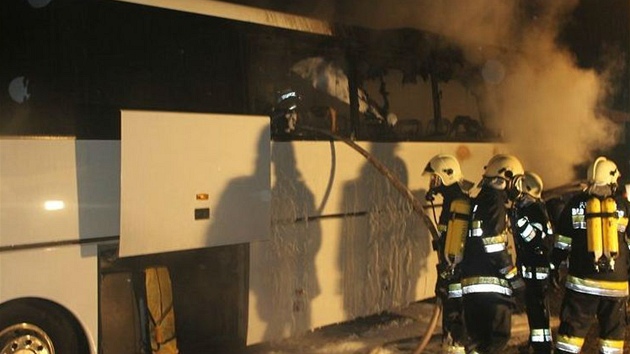 Poár eského autobusu nedaleko rakouského Wolfsbergu (9. ervence 2012)