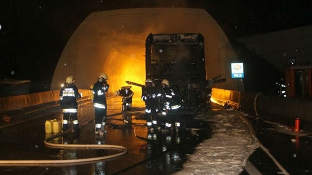 Poár eského autobusu nedaleko rakouského Wolfsbergu (9. ervence 2012)