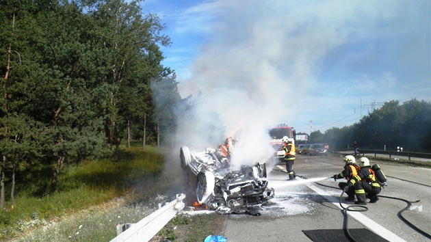 Por auta na dlnici D1 u obce Javrek na Brnnsku likvidovaly dv jednotky hasi.