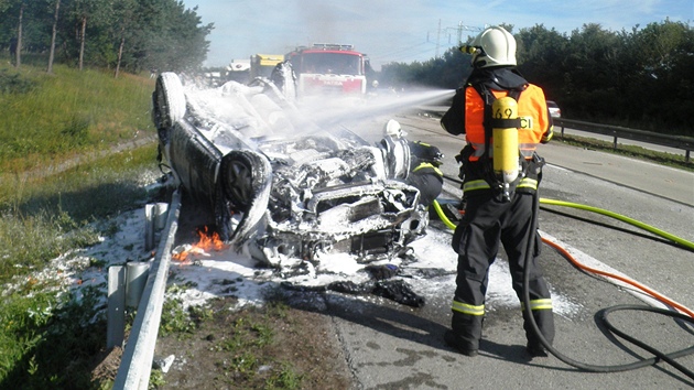 Por auta na dlnici D1 u obce Javrek na Brnnsku likvidovaly dv jednotky hasi.