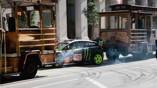 Ken Block pedvedl sv umn pmo v sanfranciskch ulicch.