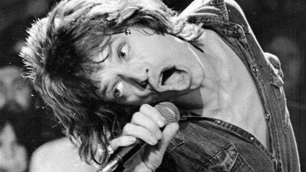 Mick Jagger pi vystoupen Rolling Stones v roce 1972