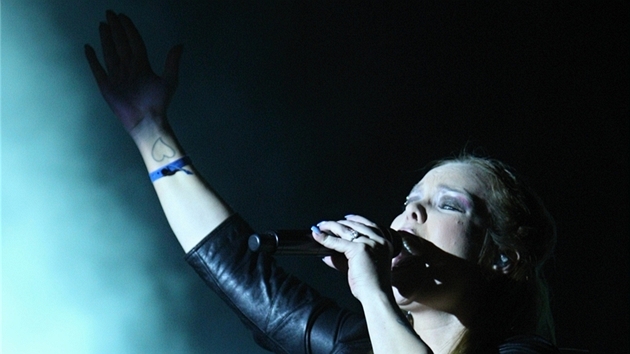 Anette Olzonov ze skupiny Nightwish na festivalu Masters of Rock 2012