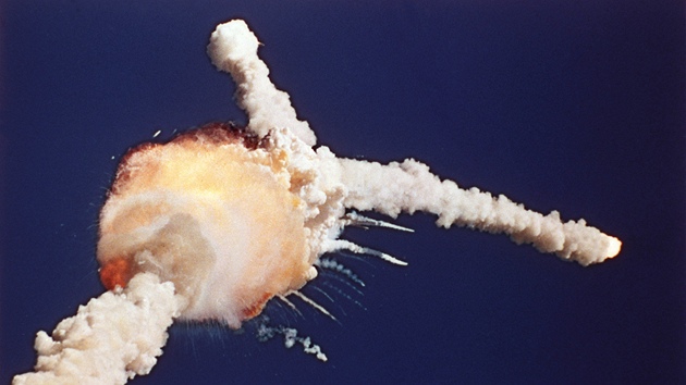 Tragick havrie raketoplnu Challenger krtce po startu z Kennedyho vesmrnho stediska na Mysu Canaveral na Florid (28. ledna 1986)