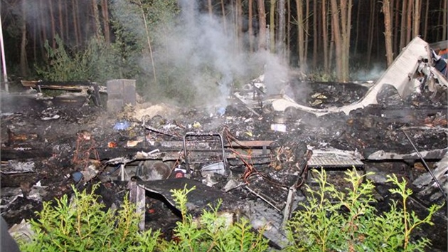 Z karavanu, který hoel v kempu ve Vikleticích, nezbylo skoro nic.